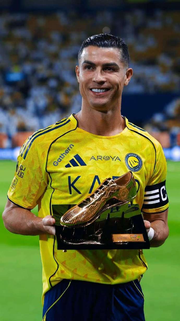 佛罗伦萨前锋捧得金靴奖,成为赛季目标了吗