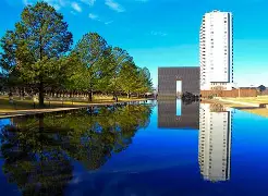 威斯布鲁克和雷霆球员亚历山大