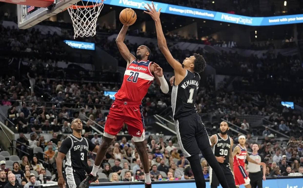 东部球队和西部打多少场比赛